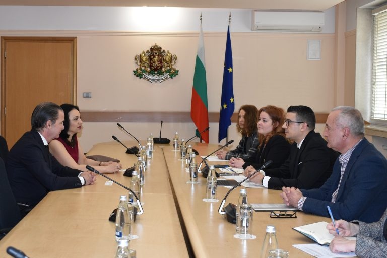 Министърът на икономиката и индустрията Петър Дилов проведе среща със