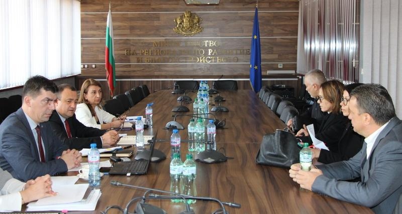 Министърът на регионалното развитие Иван Иванов събра на среща в
