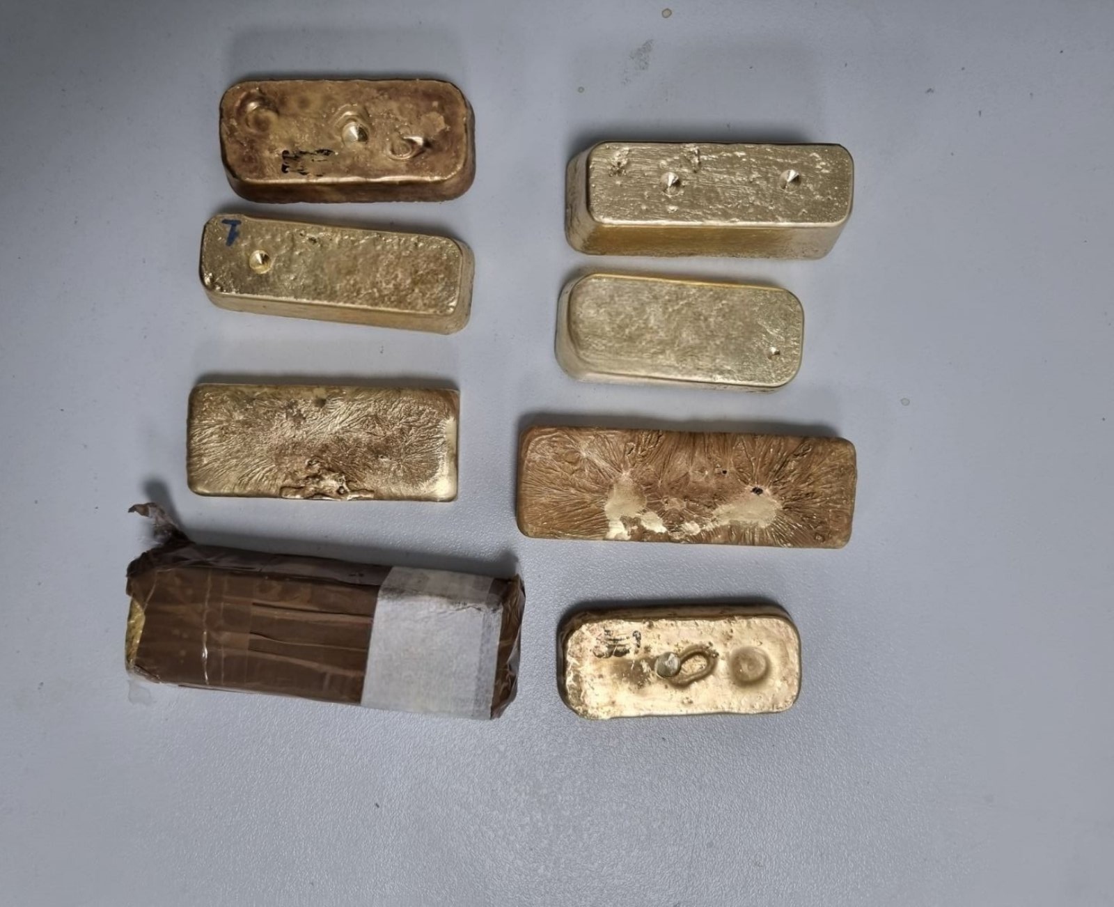 Близо 5 кг контрабандни златни отливки откриха митническите служители на