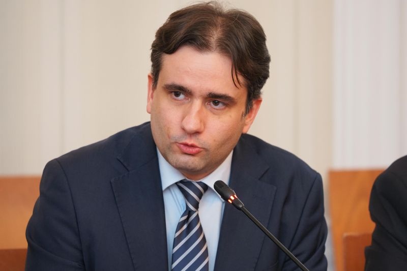 Само Божидар Божанов от Продължаваме промяната Демократична България  се е отказал от депутатския