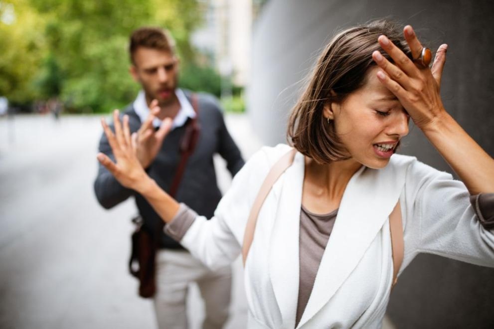 26 годишен мъж преби приятелката си на улица в кв Изток