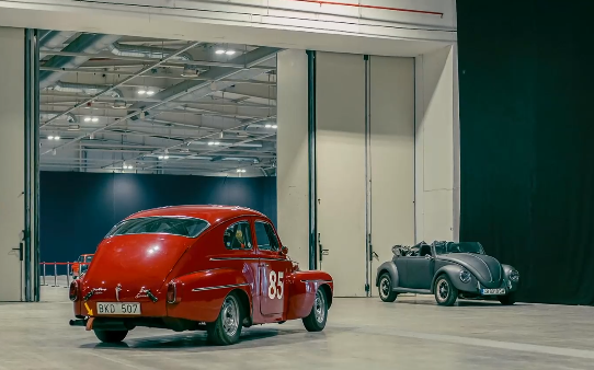 Емблематични модели на известни автомобилни марки представя вторият пролетен ретро автосалон