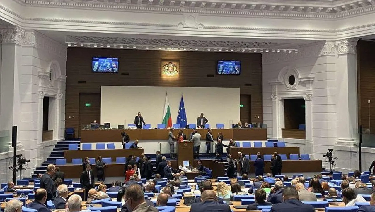 Парламентарните дебати ще бъдат излъчвани пряко по БНТ 1 и