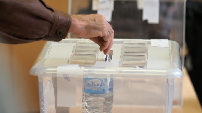 ОИК СофияКандидатът на Възраждане Росен Николов е избран на първи тур