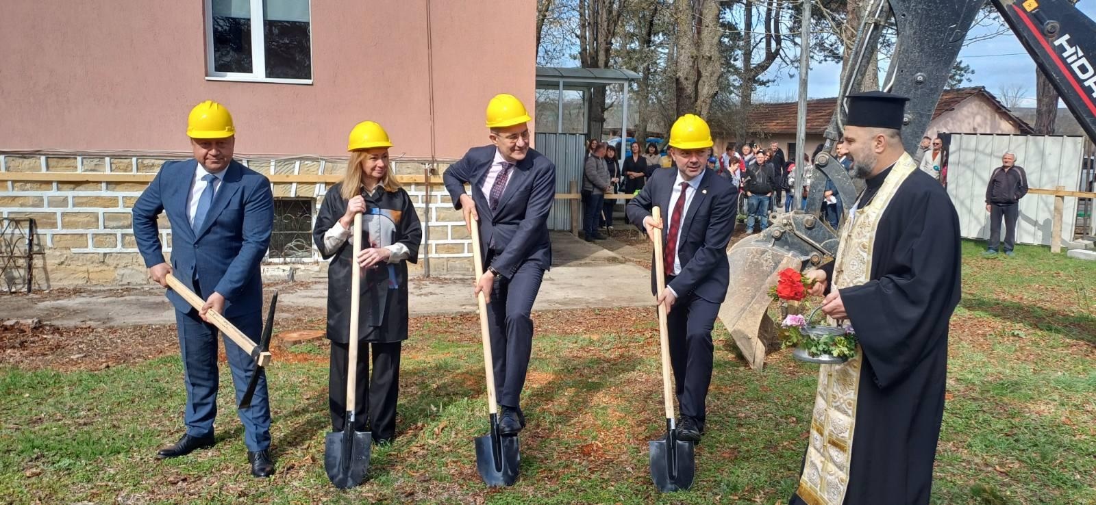 Над 80 дома за възрастни в България ще бъдат ремонтирани