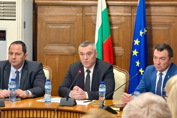 Със Закона за веригата на доставки на земеделски продукти и