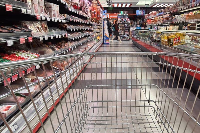 Инициативният комитет за бойкот на търговските вериги обяви че спира