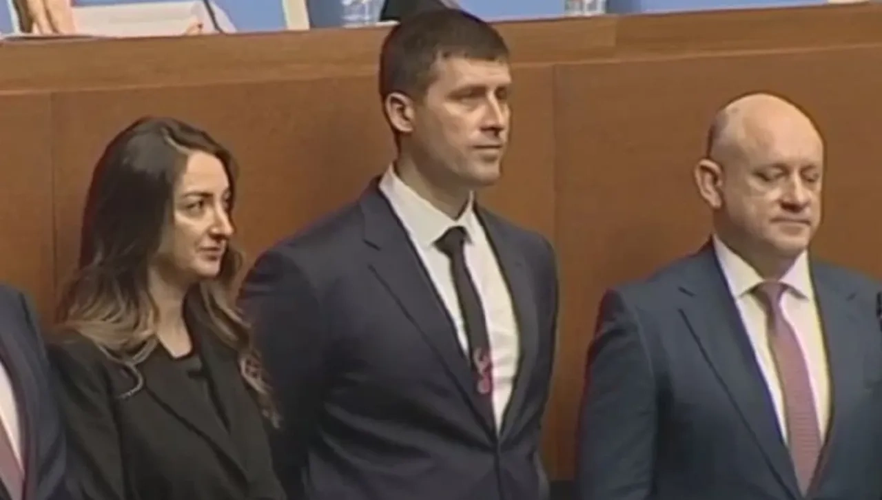 С влизането на новата парламентарна група 51 ото Народно събрание постави