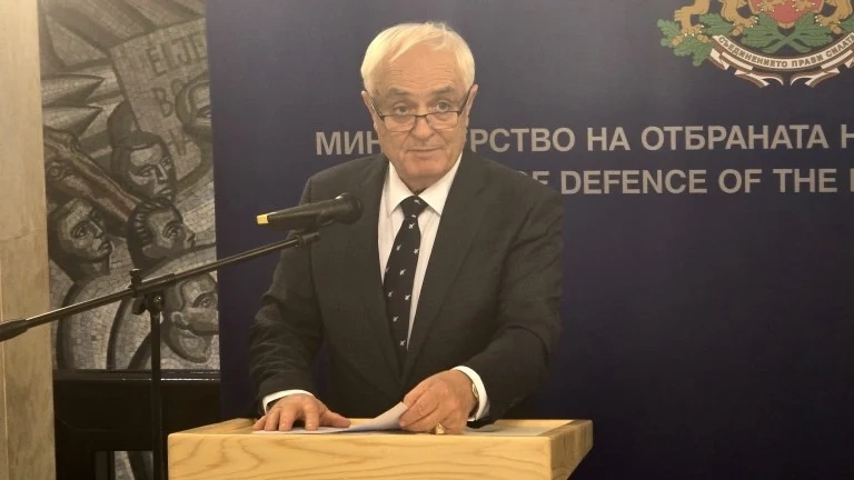 Първите 33 машини \
