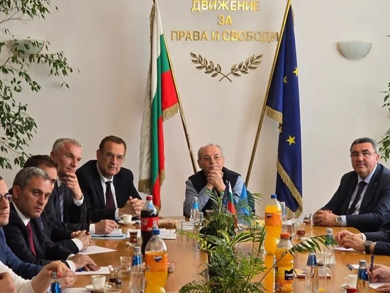 Връща ли се Ахмед Доган начело на ДПС