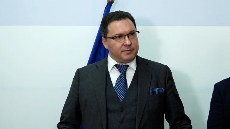 Даниел Митов: Десетилетия култ към мутрите и чалгата имат вина за локалите