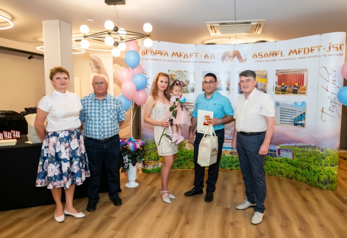16 деца получиха фирмени медальони от Асарел-Медет