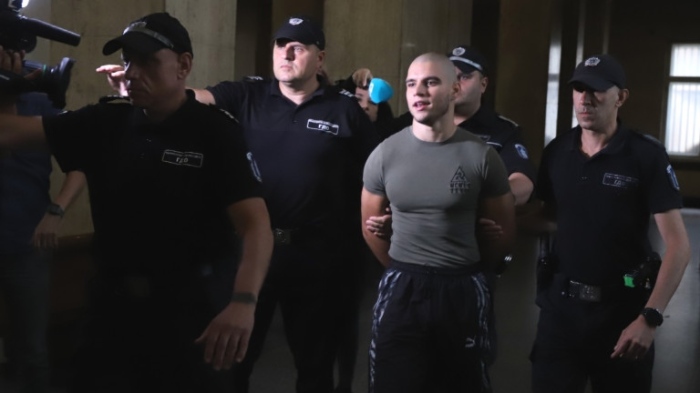 Полицията издирва прокурорския син от Перник заради нов побой