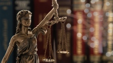 Задържаха мъж, блудствал с 12-годишна в кола в София