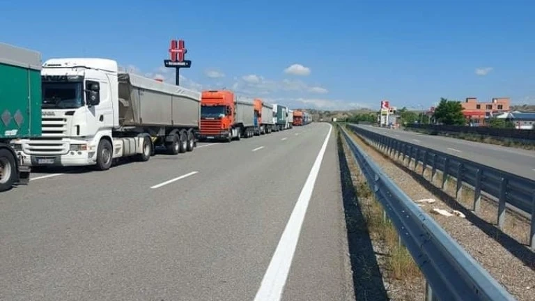 АПИ затваря заради жегата пътища в Северна България за камиони над 20 т