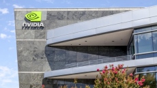 C пaзapнa oцeнĸa oт нaд $3,7 тpилиoнa Nvіdіа oтнoвo e нaй-cĸъпaтa ĸoмпaния в cвeтa