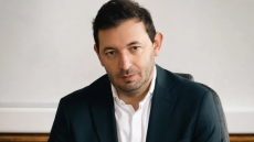 Никола Барбутов влезе с белезници в съдебната зала 