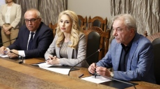 КЗП, КЗК и КРС следят за цените на мобилните услуги преди приемането на еврото
