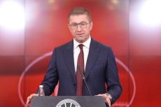 Мицкоски: По талибански начин от доклада на ЕП се изтрива „македонската идентичност“