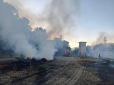 Голям пожар над Айтос: Евакуират хора, застрашени са вилна зона, старчески дом и зоопарк