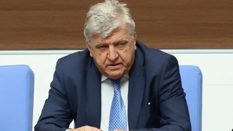 Манол Генов: Безсмислен вот на недоверие, ще отупаме и следващите