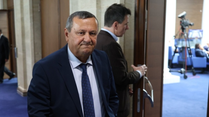 Депутат от АПС напуска две комисии, за да се премести в други