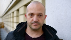 Блогърът Боян Юруков установи, че кабинетът хитрува и имоти от списъка се продават