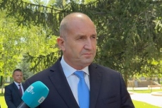 Радев: Не саботирам правителството