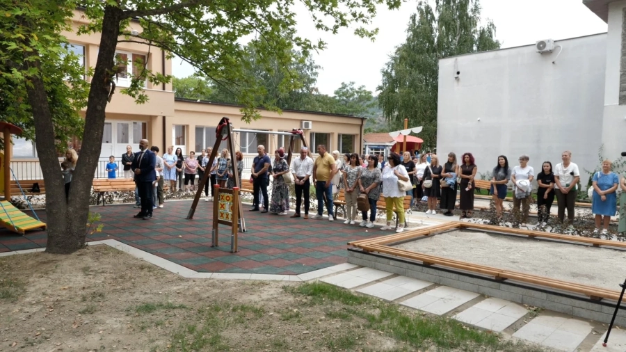 Премиерът откри обновени детска градина и училище в община Симитли