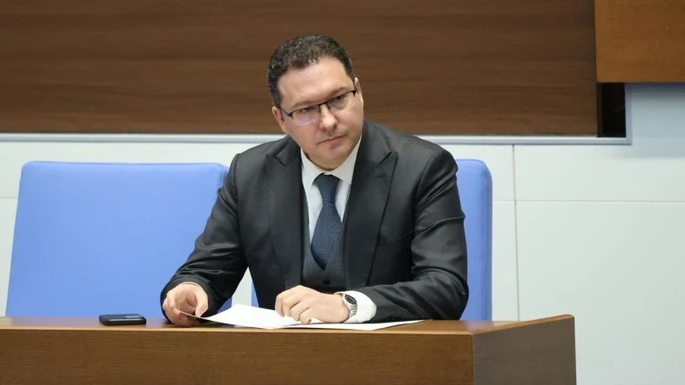 Даниел Митов към опозицията: Не мога да гледам свинщина и простотии