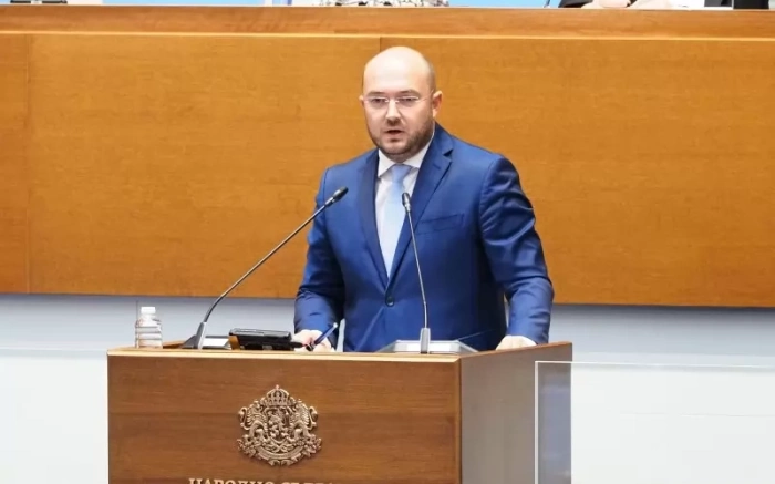 Правосъдният министър обвини ДБ в \