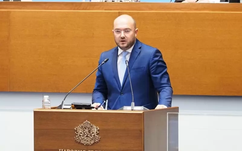 Правосъдният министър обвини ДБ в \