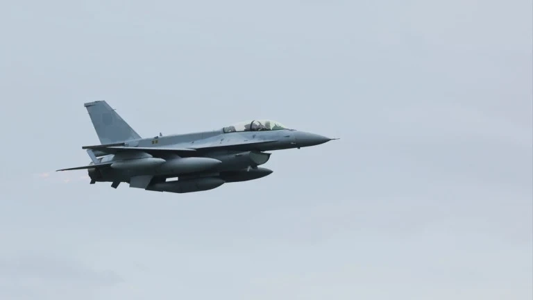 Още два от българските изтребители F-16 пристигнаха у нас