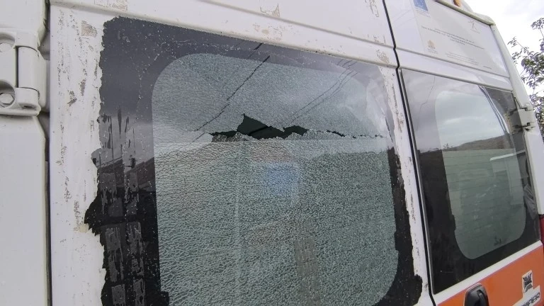 Мъж запали паркирана линейка в Казанлък