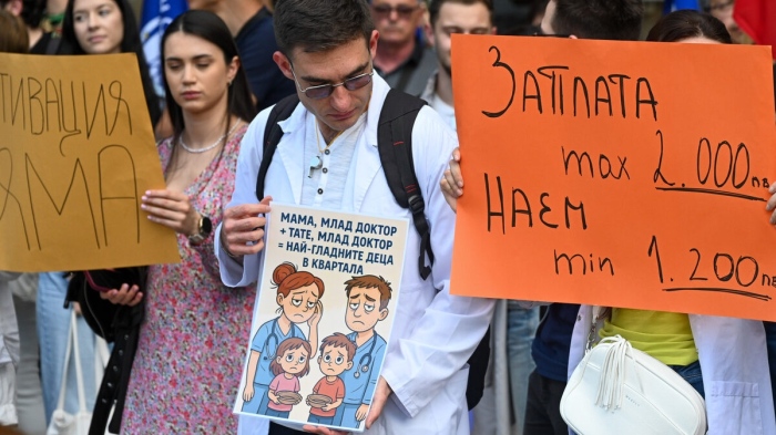 Млади лекари отново излизат на протест