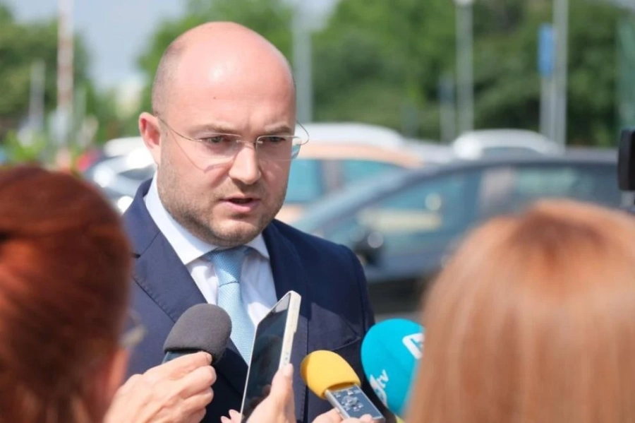 Правосъдният министър на среща с Терзиев заради кризата с боклука