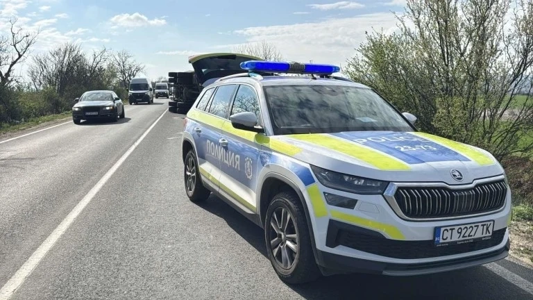 Тежка катастрофа на камион и кола затруднява движението по околовръстното на Пловдив