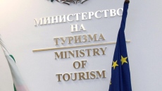 Министерството на туризма: Туроператорите не могат да продават и билети за Русия