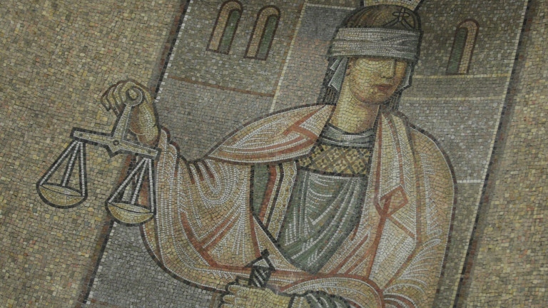 Осъдиха условно учителя в столично училище, обвинен в педофилия