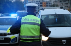 Мощна кола катастрофира на „Цариградско шосе“ и затапи движението 