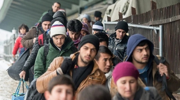 Берлин предлага пари на афганистанци, за да не емигрират в Германия