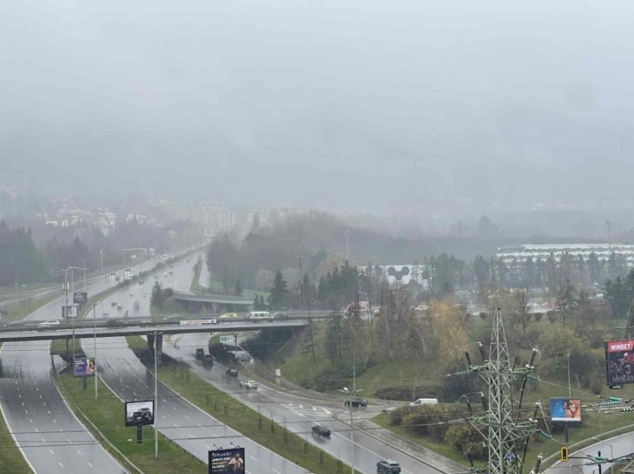 Валежите ще продължат и в сряда: Обявиха оранжев и жълт код в почти цялата страна