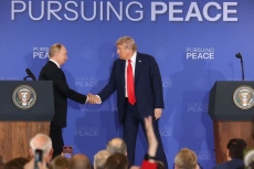 САЩ искат Украйна да приеме мирния им план, отстъпвайки територия и част от оръжията си, твърдят източници