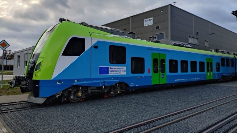 Първият от новите влакове \