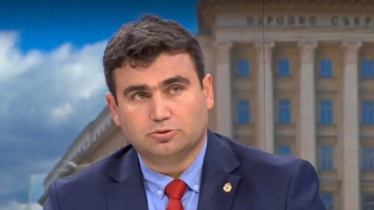 Видни кадри на БСП искат партията да излезе от управлението