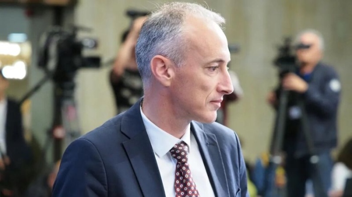 Ранното завършване на основно образование има негативен ефект, заяви министър Вълчев