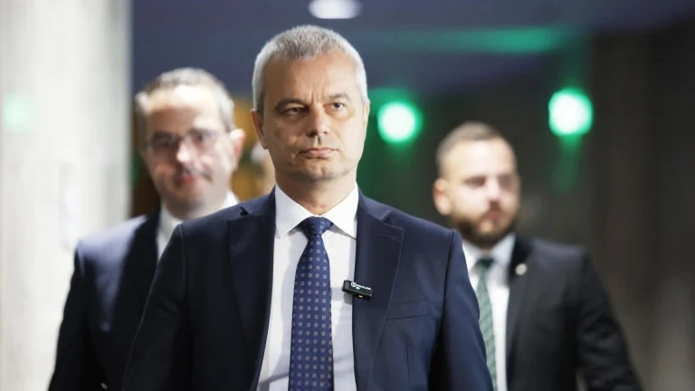 Костадинов: Правителството изтегли бюджета, а БСП още е в скута на Пеевски