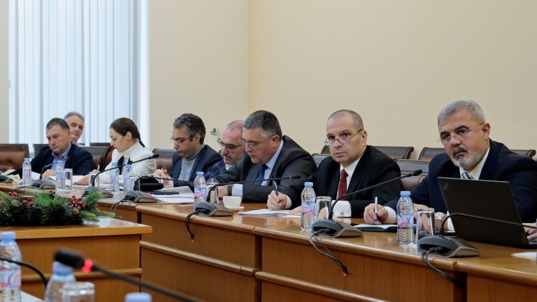 Караджов, превозвачи и потребителски организации обсъдиха проекта за Закон за обществения транспорт