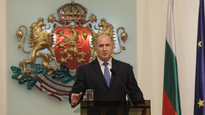 Румен Радев: Властта е бламирана, оставката неотложна, изборите единствения път напред