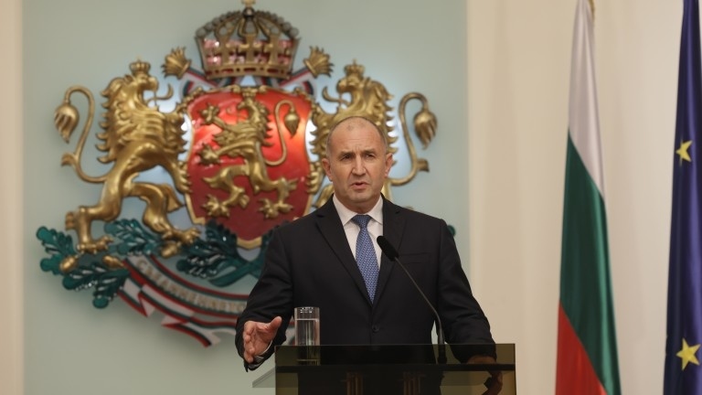 Румен Радев: Властта е бламирана, оставката неотложна, изборите единствения път напред